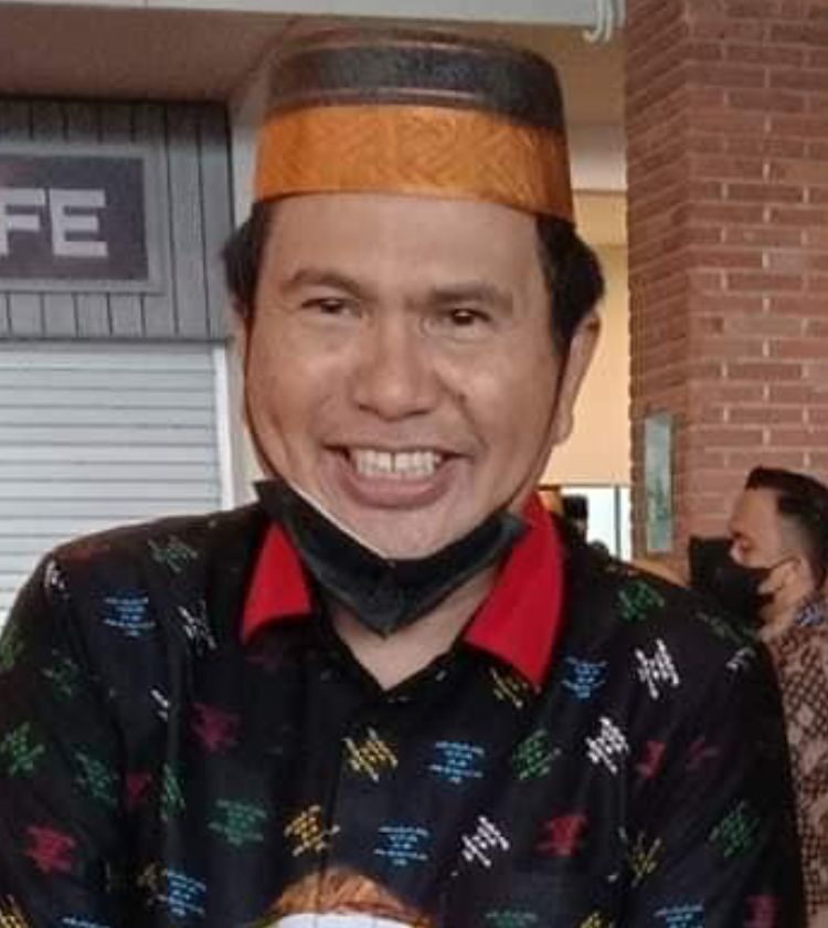 Andi Promal Pawi sebagai staf Ketua panitia/Paganrang Sandro dari desa ujung