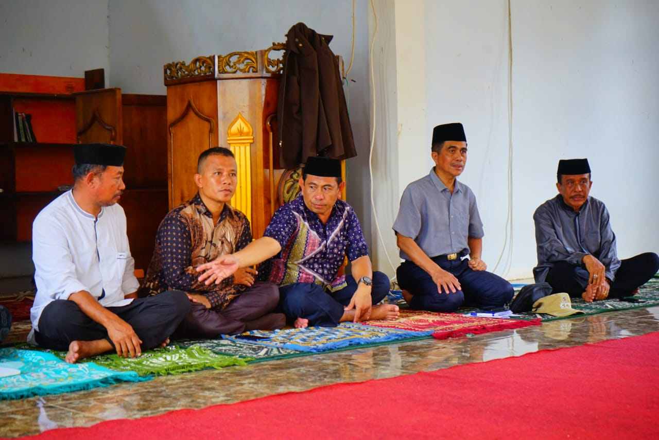 Wabup Selayar Bersama Baznas Bantu Pondok Pesantren Darul Ulum Pao Etang
