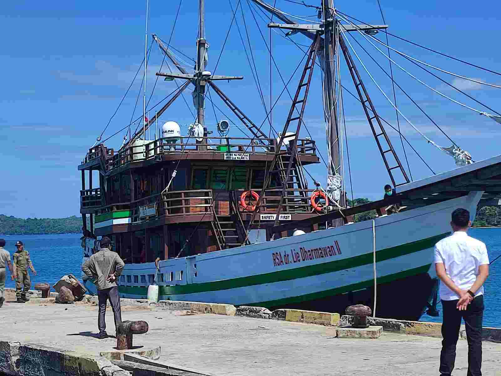 Sandar di Pelabuhan Jampea Capten Handoko Disambut Camat Pasimasunggu