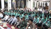 Pelepasan jemaah ibadah haji dari Kabupaten Kepulauan Selayar saat pelepasan di Masjid Agung Al-Umaraini Benteng, Sabtu (11/5/2024). (Dok. Humas Pemkab Kepulauan Selayar).