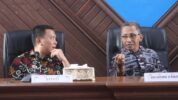 Danlatamal VI Makassar, Brigadir Jenderal TNI (Mar) Andi Rahmat M (kanan) bersama Bupati Kepulauan Selayar, Muh Basli Ali di Ruang Rapat Pimpinan Kantor Bupati, Kamis (16/5/2024).