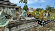 Berangkat Umrah Bebas dan Istri Ziarah ke Makam Kedua Orang Tua