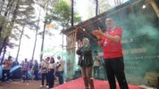 Direktur Poltekpar Makassar, Dr. Herry Rachmat Widjaja, MM.Par., Didampingi Kepala Unit Bahasa Poltekpar Makassar Dr. Ratnah, M.Pd. Membuka Kegiatan English Camp Yang Mengangkat Tema “Exploring Curiosity, Creativity and Courage Through English Camp” di Bissoloro, Rita Malompoa, Kabupaten Gowa, Sabtu (5/10/2024).