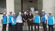 Manajemen PLN UP3 Pinrang dan PT Biota Laut Ganggang Saat Berfoto Bersama dalam Momentum Penyalaan Listrik dengan Daya Sebesar 3.465 kVA.