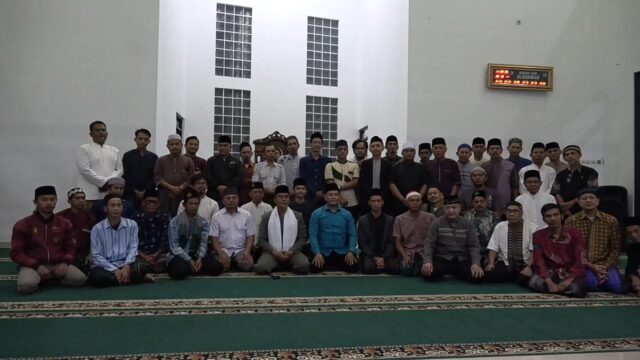 Dewan Kemakmuran Masjid (DKM), Al-Barokah Gelar Pengajian Rutin Dengan Menghadirkan Ketua Pengurus Daerah Muhammadiyah (PDM) Kab. Sumedang, KH Dadang Setiawan